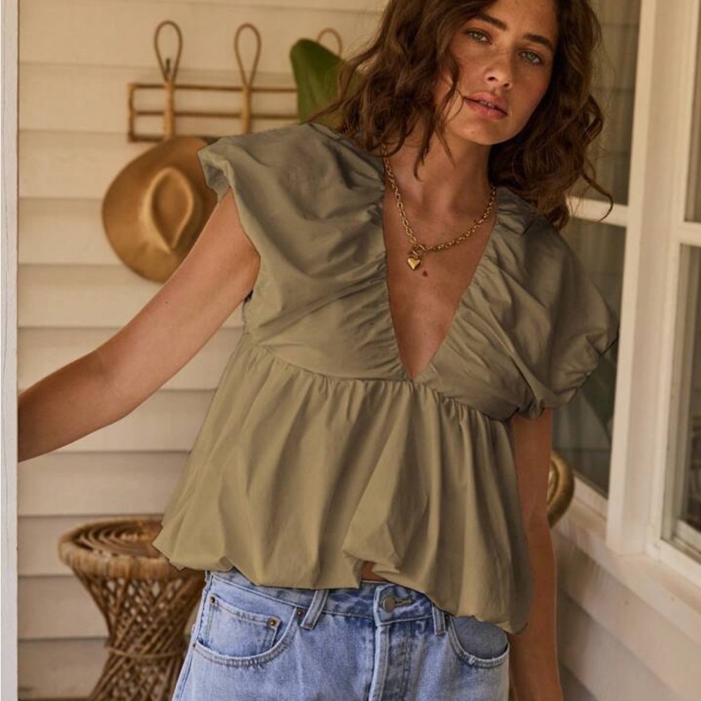 NWT Beige Ruffle Sleeve V-Neck Top‎